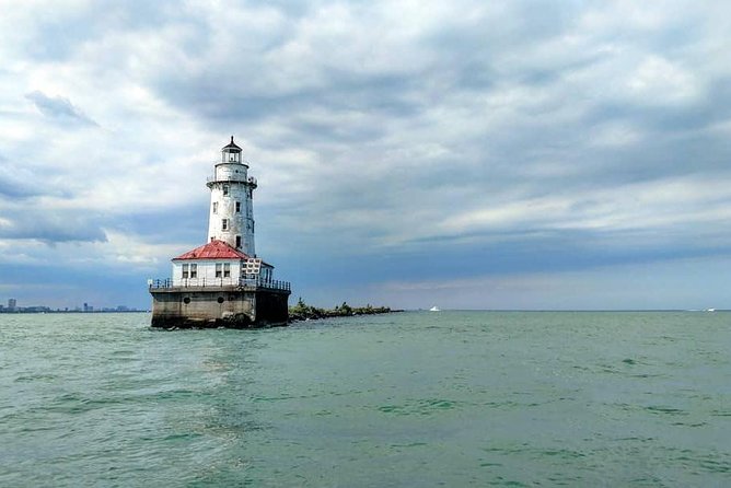 Private Sailing on Beautiful Lake Michigan - Navy Pier, Chicago - Buckingham Fountain and the Queen Elizabeth II Story for a Photo Moment