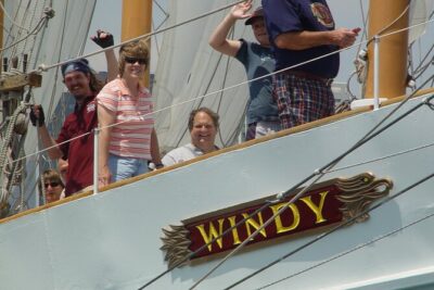 Sail on Tall Ship Windy, join us for our "Chicago Skyline Sail" - Skyline photos: where the water-level views shine