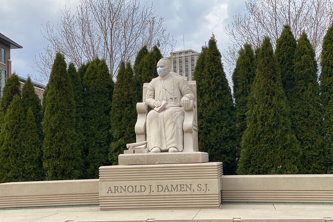 Small-Group Tour of Chicago Neighborhoods: North and South Side - Gold Coast Parks: A North Side Look at Power, Design, and Public Space