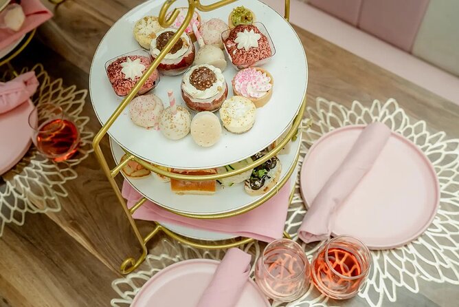 Tea Around Town: Chicago Tea Experience & City Sights - Michigan Avenue drive: luxury shops, historic architecture, and city life