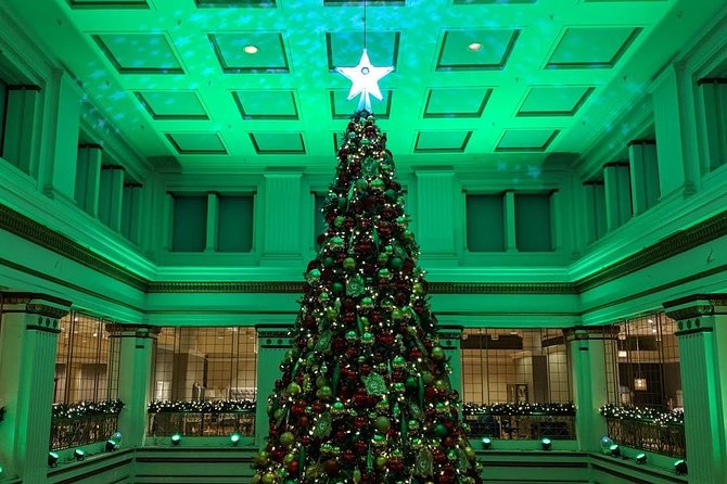 The Christmas Tree Crawl Experience Chicago at the Holidays - Meeting at Peet’s Coffee and getting ready for the walk