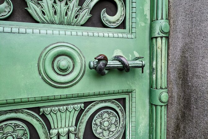 The Deep Pockets Of Graceland Cemetery Walking Tour - Graceland Cemetery’s wealth-and-power focus