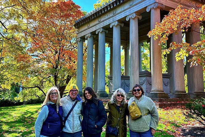 The Deep Pockets Of Graceland Cemetery Walking Tour - The one-stop format: what you’ll actually do