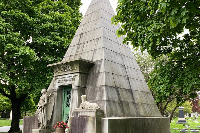 The Deep Pockets Of Graceland Cemetery Walking Tour - Price check: why $45 can be a good deal