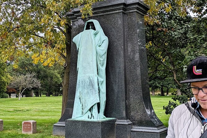 The Deep Pockets Of Graceland Cemetery Walking Tour - Mobile tickets and service animals: easy on the admin