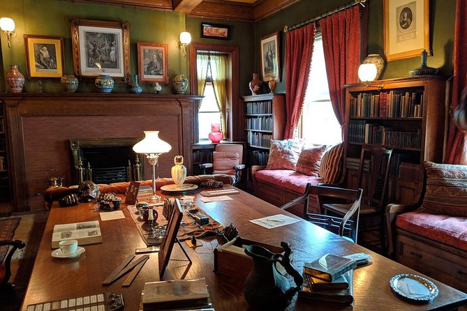 Walking Tour: Chicago's Prairie Ave Dist. - Street of the Elite - Clarke House Museum: Chicago’s Oldest House and a Contrast in Scale